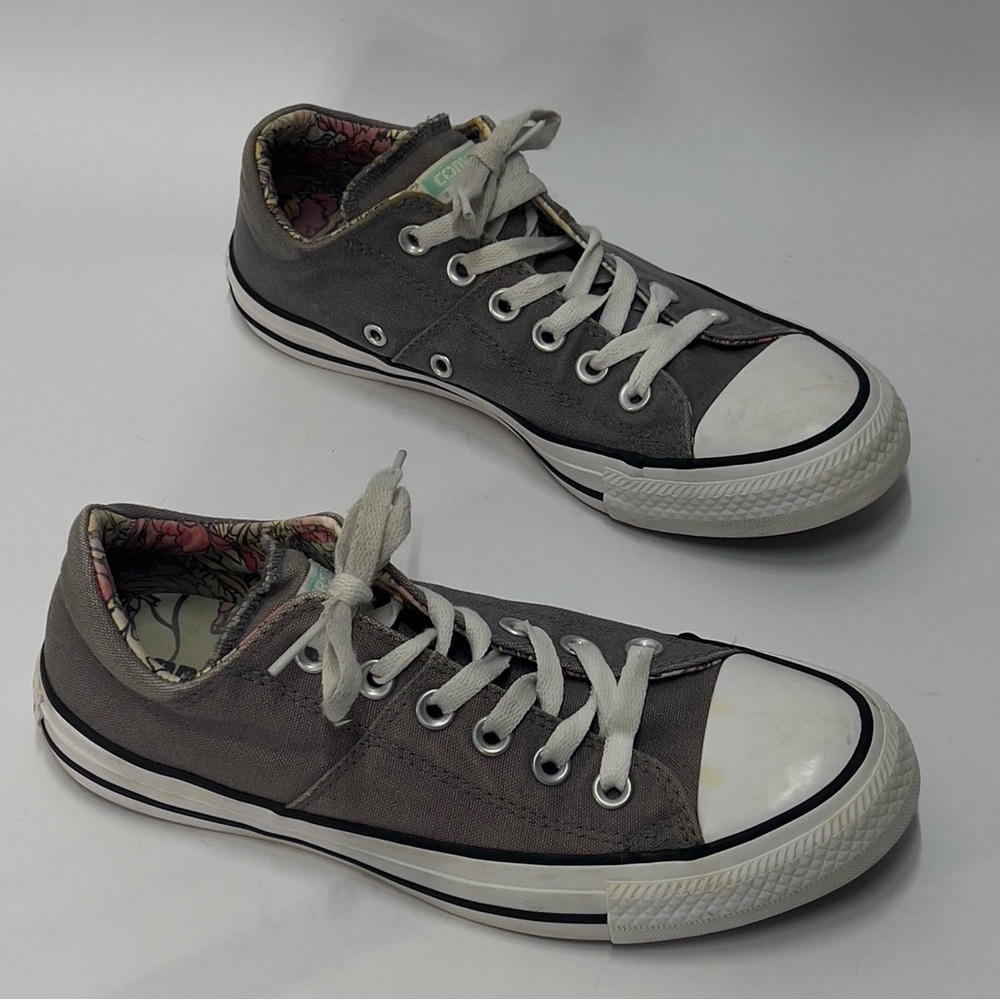CONVERSE Gray lace Up Chuck Taylor sneakers